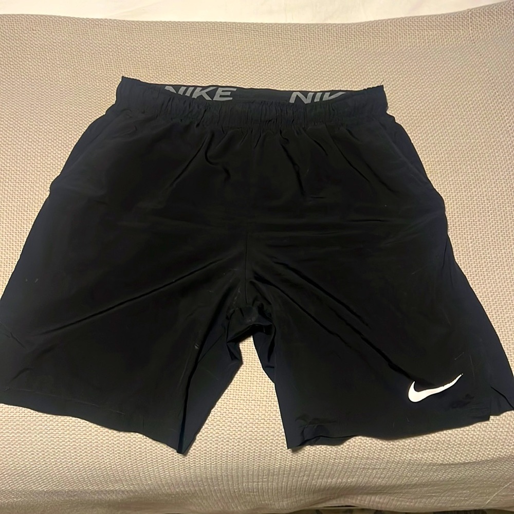 Men Medium Nike Dri-Fit shorts